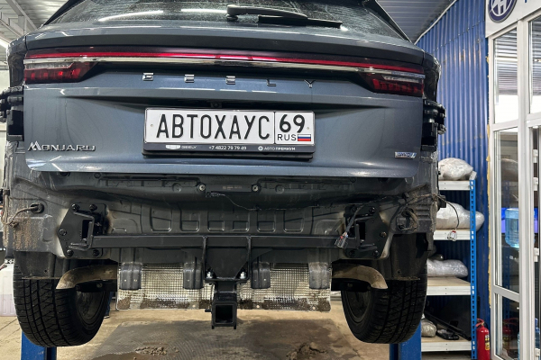 Фаркоп под американский квадрат для Geely Monjaro 2022-2024.
